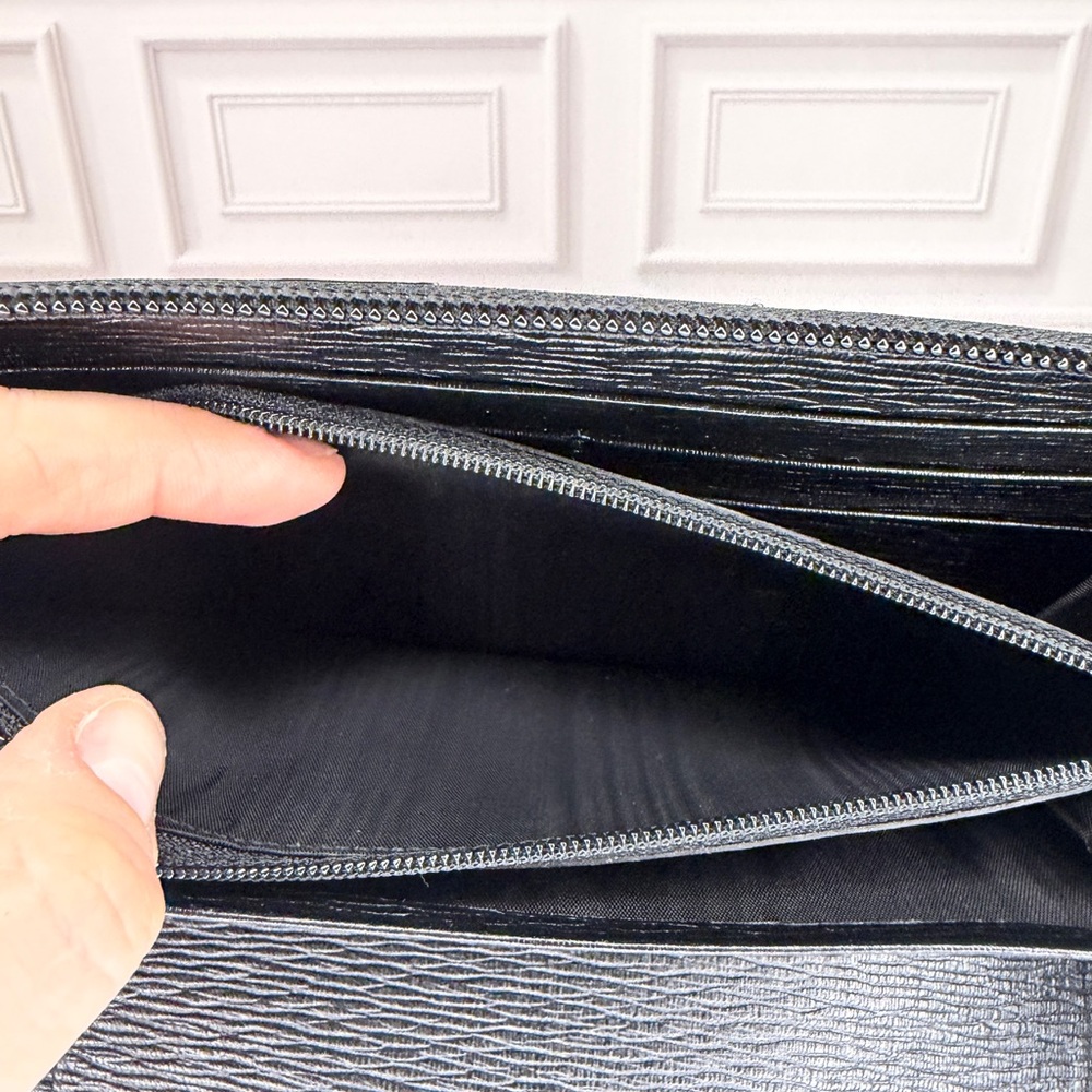 Salvatore Ferragamo Black Leather Zip Passport Travel Organizer Like New - Picture 9 of 10